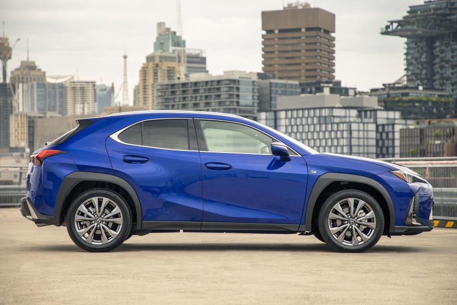  Lexus UX200 F-Sport 2019 года  (AU) (фото 2 из 17)